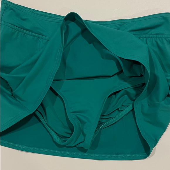 Lands' End Womens L/12 Floral Rashguard Set - Navy and green floral - Picture 7 of 12